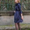 Robe satin bleu deux cols